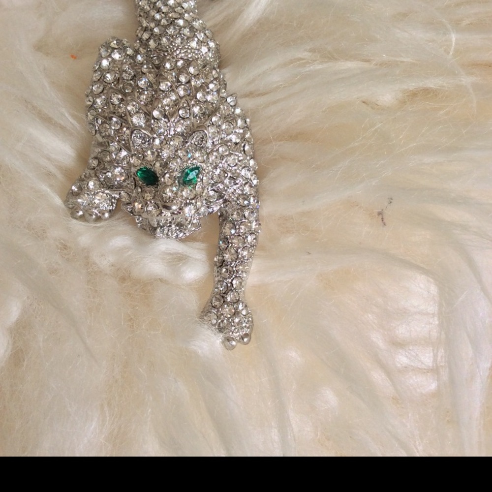 COPY - Silver Toned Leopard Brooch With Crystals
